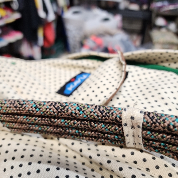 Kavu side bag, messenger bag with zip pull sections and 3rope straps - Picture 3 of 4